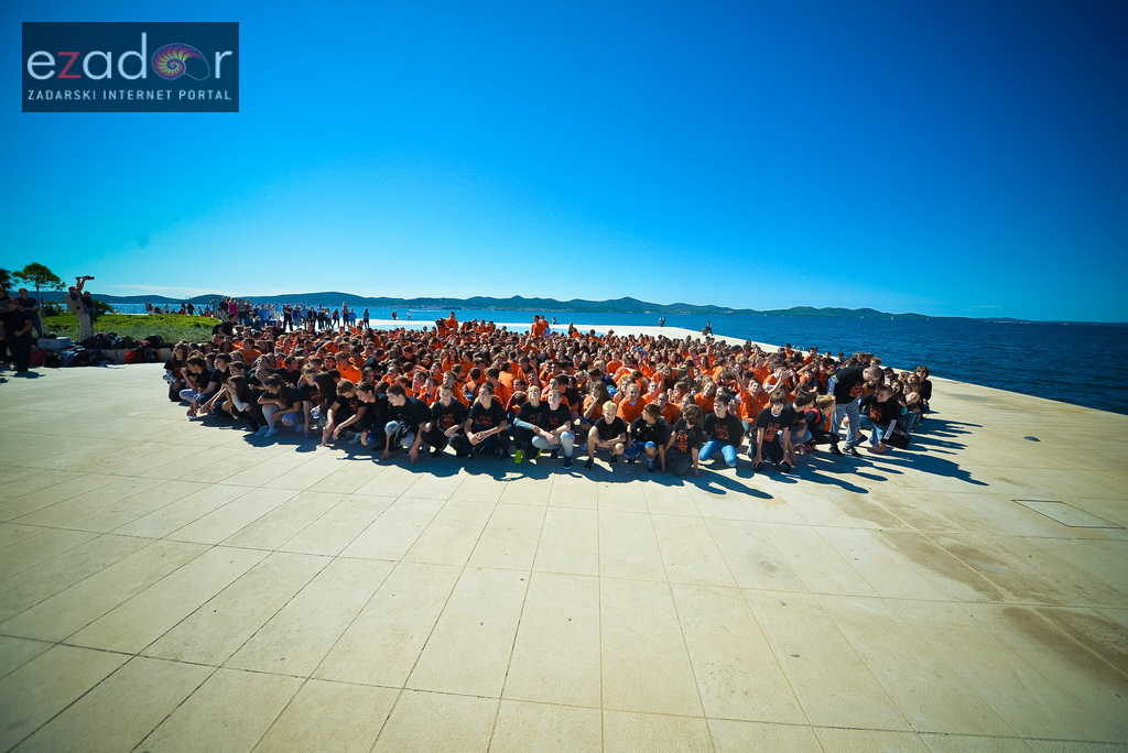 #ZDBT2017: Snimanje Milenijske fotografije košarkaške lopte na Pozdravu suncu #ZDBT2017: Snimanje Milenijske fotografije košarkaške lopte na Pozdravu suncu
