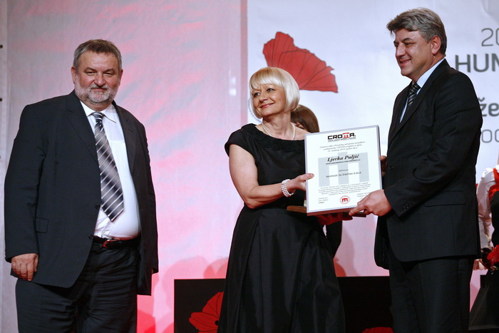 Zagreb, 161110.
U hotelu Westin odrzan je 20. susret CROMA 2010, na kojm su dodijeljene nagrade za najbolje menadzere i poduzetnike u ovoj godini. Dodijeljeno je 14 nagrada i plaketa.
Na slici: Ljerka Puljic (Agrokor d.d.) primila je nagradu za zivotno dj Zagreb, 161110.
U hotelu Westin odrzan je 20. susret CROMA 2010, na kojm su dodijeljene nagrade za najbolje menadzere i poduzetnike u ovoj godini. Dodijeljeno je 14 nagrada i plaketa.
Na slici: Ljerka Puljic (Agrokor d.d.) primila je nagradu za zivotno dj