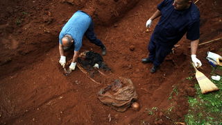 Zadar, 020513.
Gradsko groblje. 
Ministarstvo branitelja je na Gradskom groblju u Zadru predstavilo rezultate ekshumacije posmrtnih ostataka zrtava srpske nacionalnosti koje su stradale u Domovinskom ratu 1995. godine. 
Foto: Jure Miskovic / CROPIX