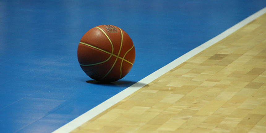 Košarkaška lopta. KK Zadar – KK Partizan (77:66)