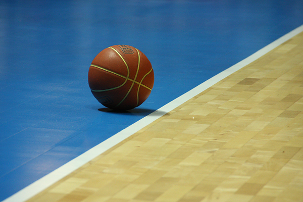 Košarkaška lopta. KK Zadar – KK Partizan (77:66)