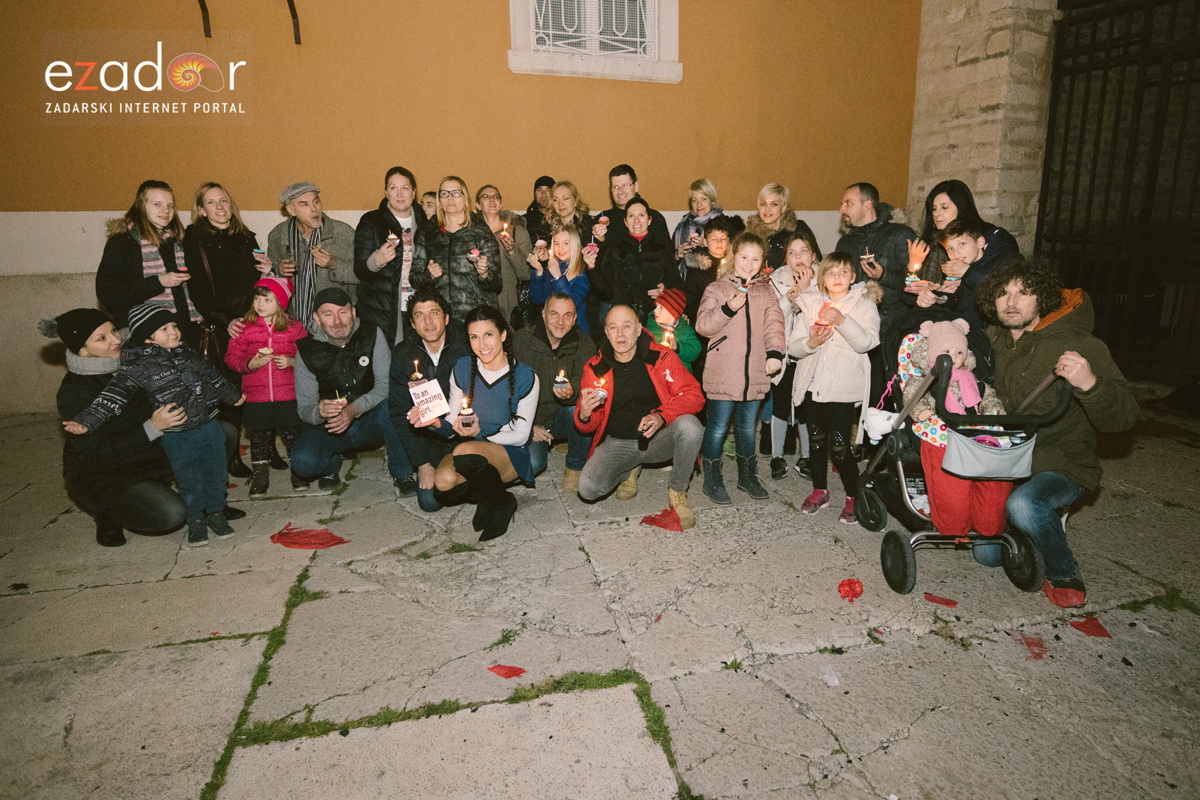 Humanitarni svjetlosni spektakl “Zaželi ljubav 2018.” @ Forum