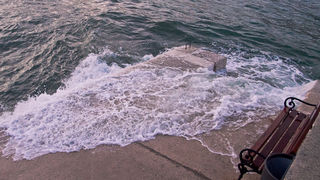 Tramontana u Zadru 17. prosinca 2011., Foto: Leo Banić Tramontana u Zadru 17. prosinca 2011., Foto: Leo Banić