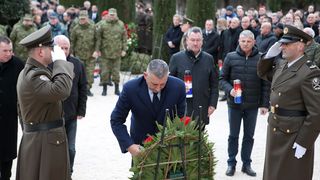 Na Gradskom groblju odana počast poginulim hrvatskim braniteljima povodom 30. obljetnice VRO Maslenica Na Gradskom groblju odana počast poginulim hrvatskim braniteljima povodom 30. obljetnice VRO Maslenica