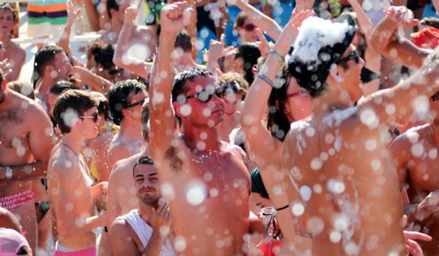 Novalja, Zrce, 140711.
Sjajna atmosfera vlada ovih dana u Aquariusu na Zrcu na After Beach Partyjima. Aquariusova After Beach Arena svojevrsni je epicentar kada su posrijedi afteraska ludiranja na Zrcu. Svakodnevni program