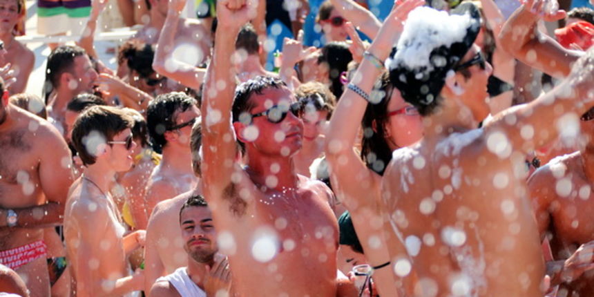 Novalja, Zrce, 140711.
Sjajna atmosfera vlada ovih dana u Aquariusu na Zrcu na After Beach Partyjima. Aquariusova After Beach Arena svojevrsni je epicentar kada su posrijedi afteraska ludiranja na Zrcu. Svakodnevni program Novalja, Zrce, 140711.
Sjajna atmosfera vlada ovih dana u Aquariusu na Zrcu na After Beach Partyjima. Aquariusova After Beach Arena svojevrsni je epicentar kada su posrijedi afteraska ludiranja na Zrcu. Svakodnevni program