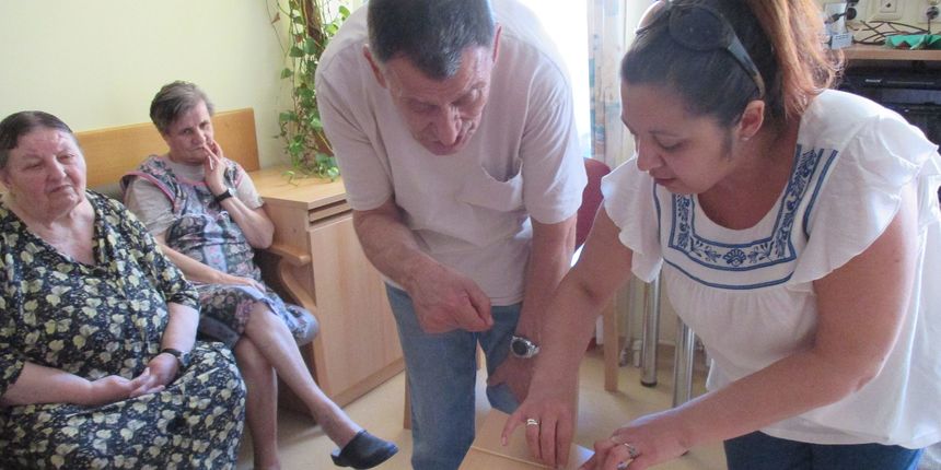 Umjetnička djela od novinskog papira: Održane kreativne radionice u domovima za starije Umjetnička djela od novinskog papira: Održane kreativne radionice u domovima za starije