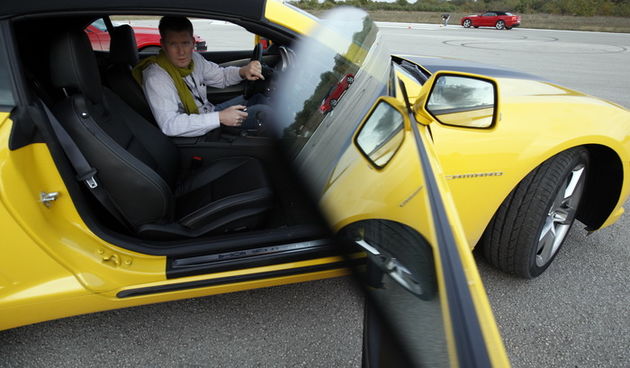 Zadar, 091111.
U Zadru je danas zapocelo predstavljanje novog Chevroletovog automobila Camaro. Novi model Chevroleta privukao je veliki broj novinara iz inozemstva koji ce ovih dana vrsiti testiranje Camara. 
Foto: Jure Miskovic / CROPIX