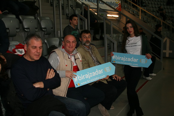 Košarkaši i navijači KK Zadar podržali akciju #birajzadar Košarkaši i navijači KK Zadar podržali akciju #birajzadar