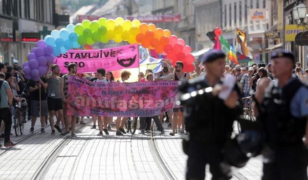 13.06.2015., Zagreb – XIV. Povorka ponosa LGBTIQ osoba i obitelji pod sloganom Glasnije i hrabrije: Antifasizam – bez kompromisa!. Sudionici povorke okupili su se na Trgu Marka Marulica odakle su krenuli sredisnjim zagrebackim ulicama do parka Ribnjak g