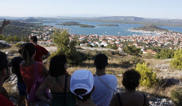 Od 21. -30 rujna ove godine u Murteru održati će se po drugi put međunarodna razmjena mladih iz EU programa  ‘Mladi na djelu’ pod nazivom “Ujedinjeni mladi – duboko i modro spašeno”.