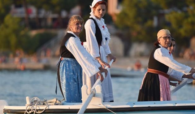 Tradicionalna ženska regata gajeta na vesla u Krapnju