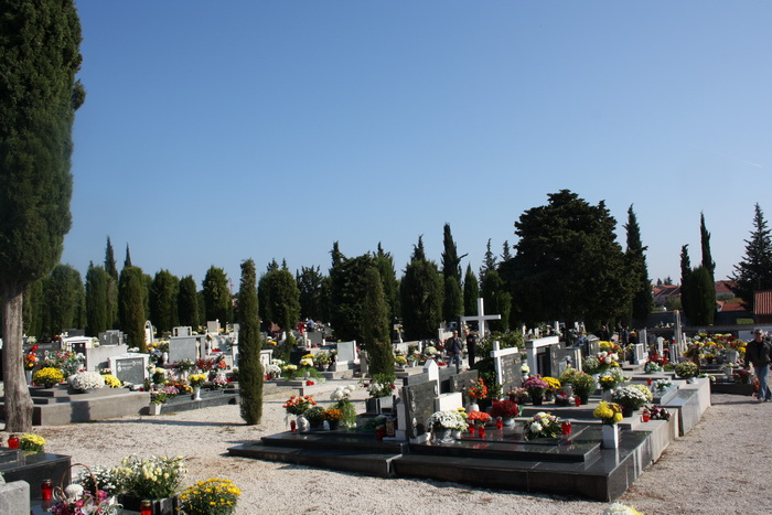 Blagdan Svih Svetih na groblju Belafuža 1. studenog 2011, Foto: Mladen Malik Blagdan Svih Svetih na groblju Belafuža 1. studenog 2011, Foto: Mladen Malik