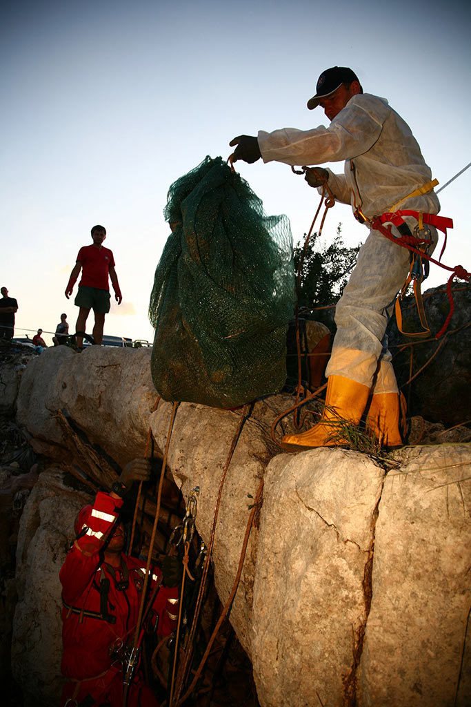 HGSS-ova akcija spašavanja pasa iz Živkine jame (foto: Zoran Erceg)