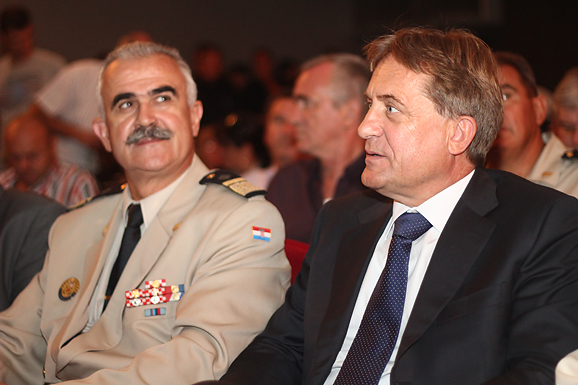 Obiljezavanje 20-te godisnjice Otockog bataljuna(foto:Saša Čuka) Obiljezavanje 20-te godisnjice Otockog bataljuna(foto:Saša Čuka)