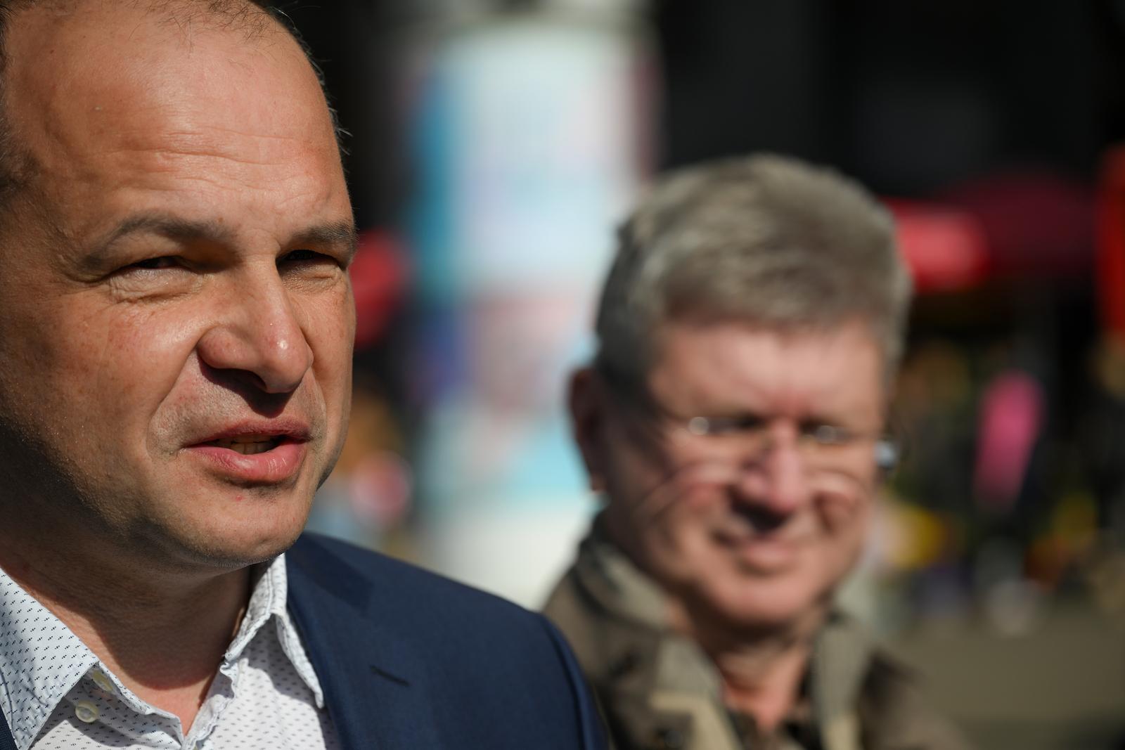 12. humanitarna akcija “Omiljeni cvijet Ane Rukavine” 12. humanitarna akcija “Omiljeni cvijet Ane Rukavine”