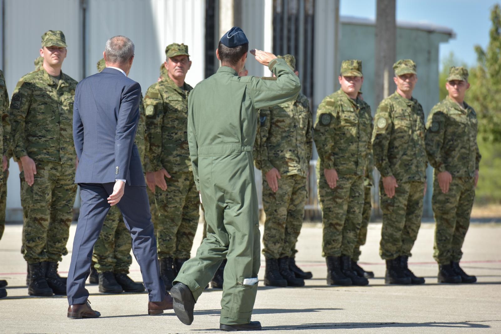 Svečanost povodom završetka obuke pilota na helikopterima OH-58D Kiowa Warrior Svečanost povodom završetka obuke pilota na helikopterima OH-58D Kiowa Warrior