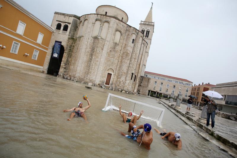 Vaterpolo utakmica na Forumu ispred crkve Sv. Donata, Foto: Filip Brala/PIXSELL