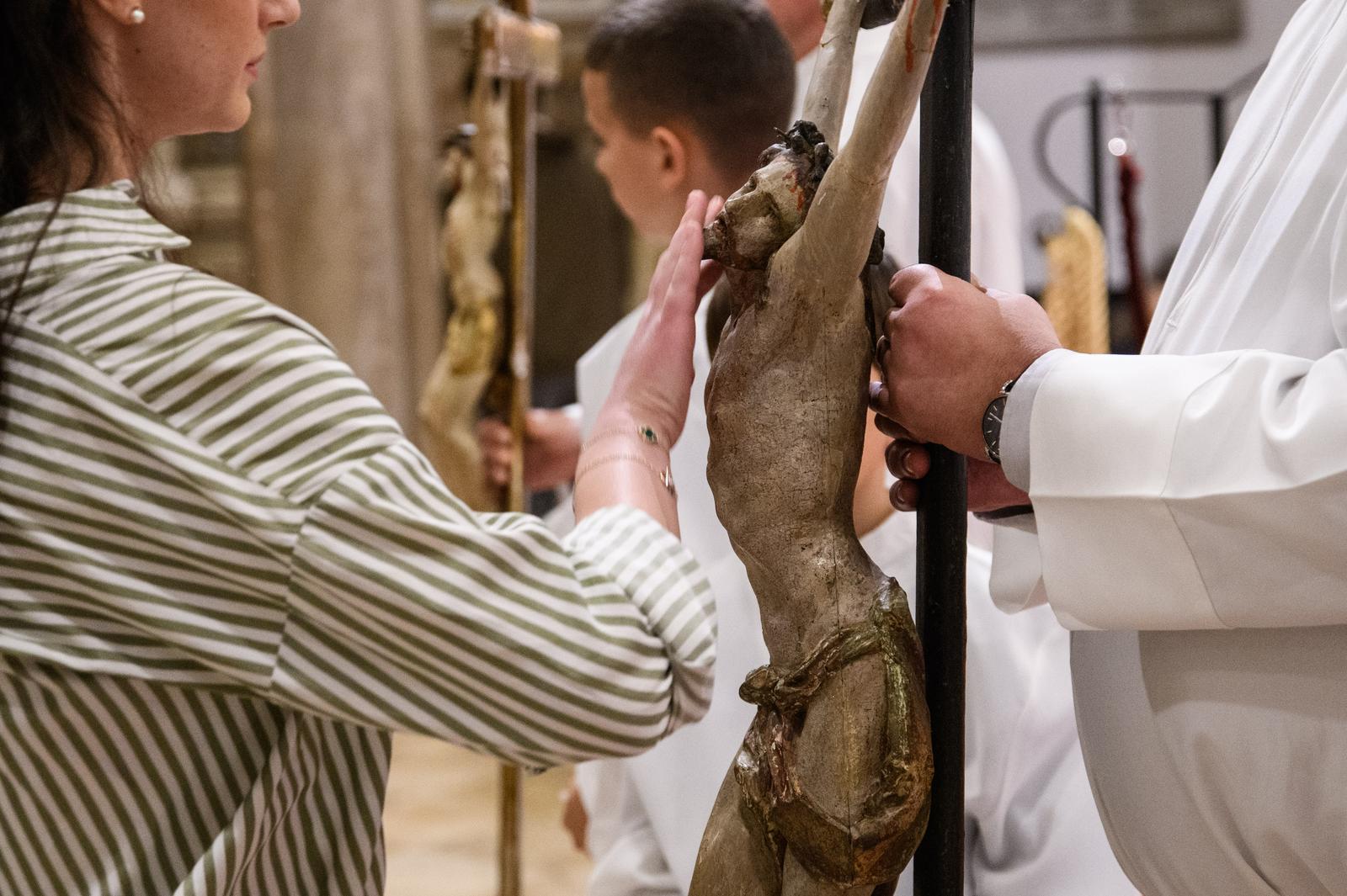 Nadbiskup Zgrablić predvodio Službu Muke Gospodnje u katedrali sv. Stošije Nadbiskup Zgrablić predvodio Službu Muke Gospodnje u katedrali sv. Stošije