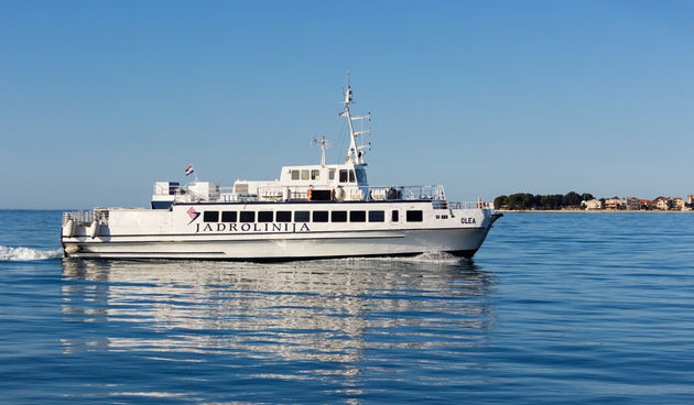 Katamaran Olea. Đir po gradu 3. siječnja 2017.