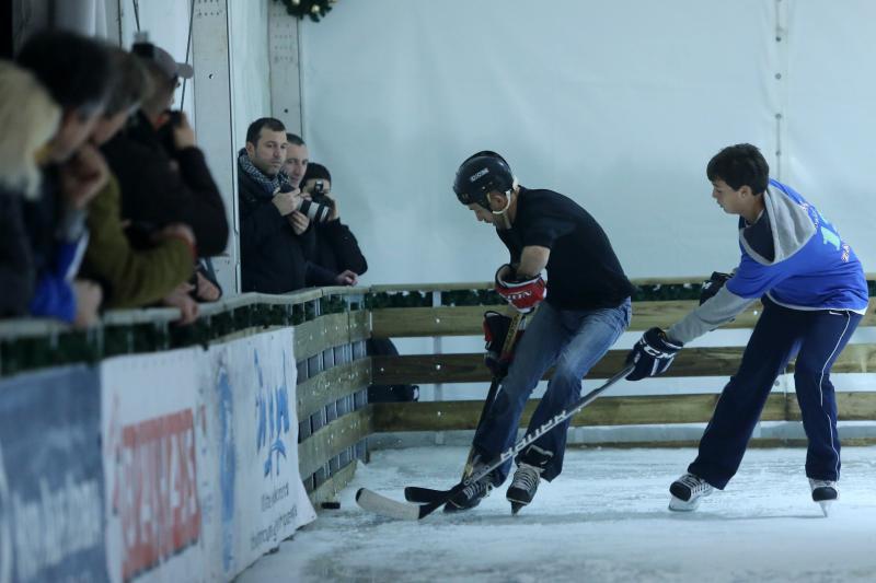 Zadarski hokejaši izazvali su splitske te su se sastali na zadarskom Forumu kako bi odigrali prijateljsku utakmicu.  Photo: Filip Brala/PIXSELL