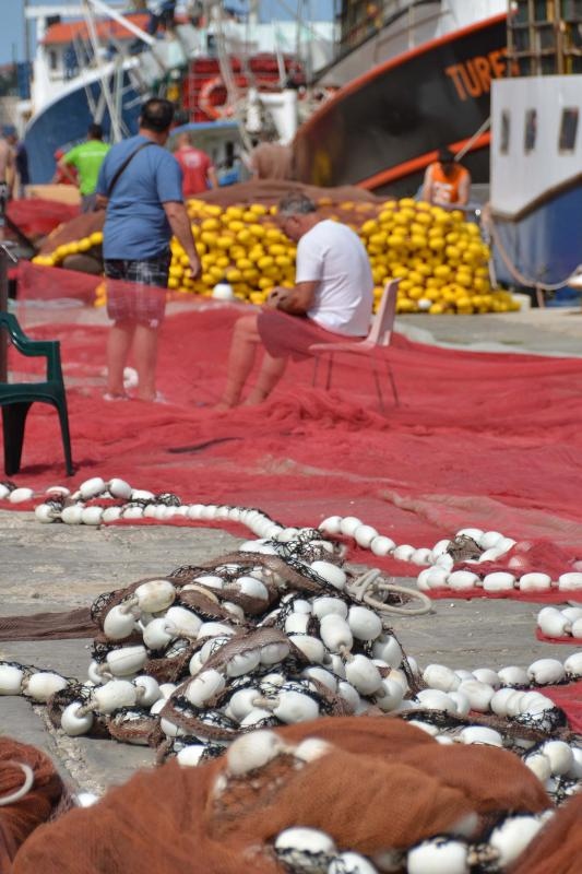 Krpanje ribarske mriže posao koji se sve manje viđa uz obalu Jadrana. Photo: Ivo Čagalj/PIXSELL Krpanje ribarske mriže posao koji se sve manje viđa uz obalu Jadrana. Photo: Ivo Čagalj/PIXSELL