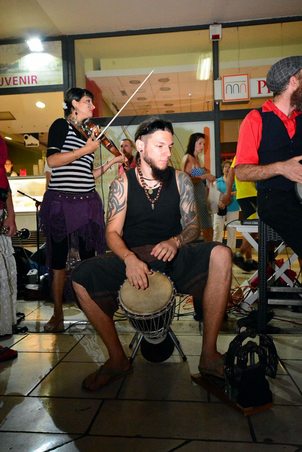 Performeri Saraswati na KalelargArt-u ; foto Iva Perinčić Performeri Saraswati na KalelargArt-u ; foto Iva Perinčić