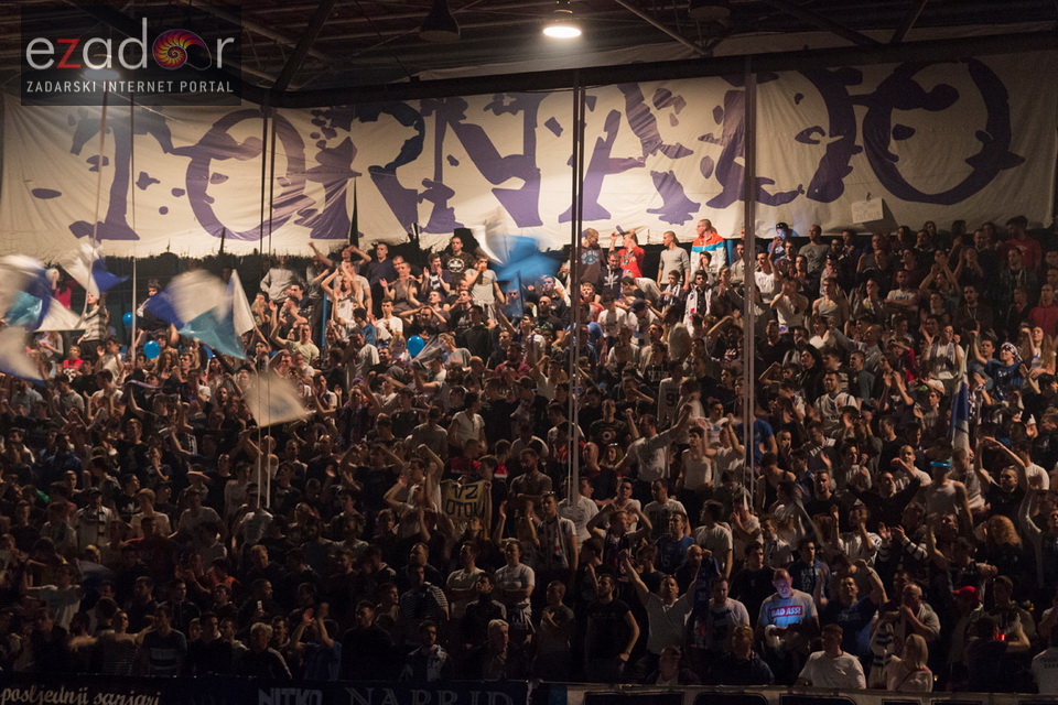 Humanitarno gledanje utakmice Zadar-Cibona (85-84) u Jazinama Humanitarno gledanje utakmice Zadar-Cibona (85-84) u Jazinama