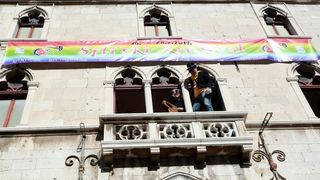 Splitski karneval: Vjenčanje Ave Karabatić i Ivana Pernara na splitskoj rivi