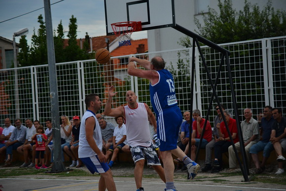 U povodu blagdana Kraljice Mira u Stanovima odigrana utakimica između veterana KK Zadar i Stanova, Foto: Iva Perinčić U povodu blagdana Kraljice Mira u Stanovima odigrana utakimica između veterana KK Zadar i Stanova, Foto: Iva Perinčić