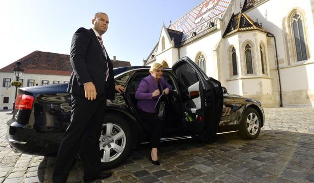 Markov trg, dolazak VSN u Sabor. Sjednica vijeca za nacionalnu sigurnost, na kojoj su nazocili, premijer Zoran Milanovic, ministar obrane Ante Kotromanovic, zapovjednik OSRH Drago Lovric, predsjednica RH Kolinda Grabar Kitarovic, predsjednik Saboar Jerko