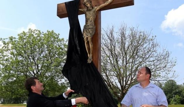 17.05.2015., Rajevo selo – Obiljezavanje godisnjice popustanja nasipa i velike poplave u istocnoj Slavoniji, tako da je postavljen kriz nedaleko mjesta gdje je Sava probila nasip. Photo: Davor Javorovic/PIXSELL