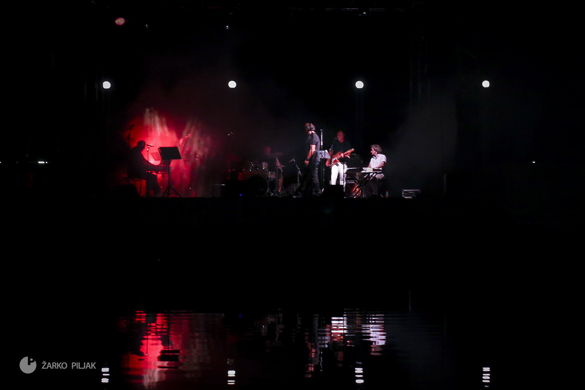 Zorica Kondža i klapa Cambi @ bazen Ilirije u Biogradu