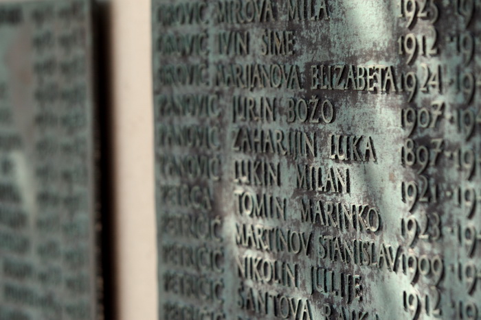 Mali Iz, 260712.
Proslava 70. obljetnice Maloiskog ustanka kojeg zajedno organiziraju Grad Zadar i Udruga antifasistickih boraca pod pokroviteljstvom predsjednika Ive Josipovica. Na spomenik Palima za slobodu i socijalizam u uvali Knez vijence su polozili