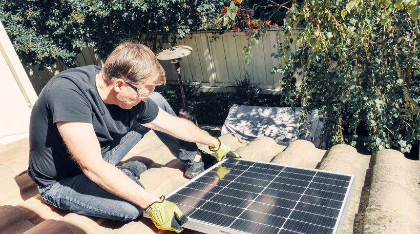 Solarni panel energetska obnova ilsutracija Solarni panel energetska obnova ilsutracija
