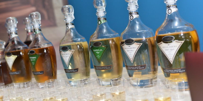 Zadarska tvrtka Green Side predstavila Amabasadore hrvatske kvalitete te novitete: rakiju Marušku, trufele i vina Istijan i Gospodin za Dalmaciju. Foto: Iva Perinčić