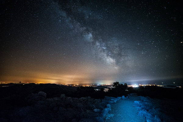 Prekrasan pogled na Mliječni put na noćnom nebu iznad Kamenjaka. Foto: Vinko Pešić Prekrasan pogled na Mliječni put na noćnom nebu iznad Kamenjaka. Foto: Vinko Pešić