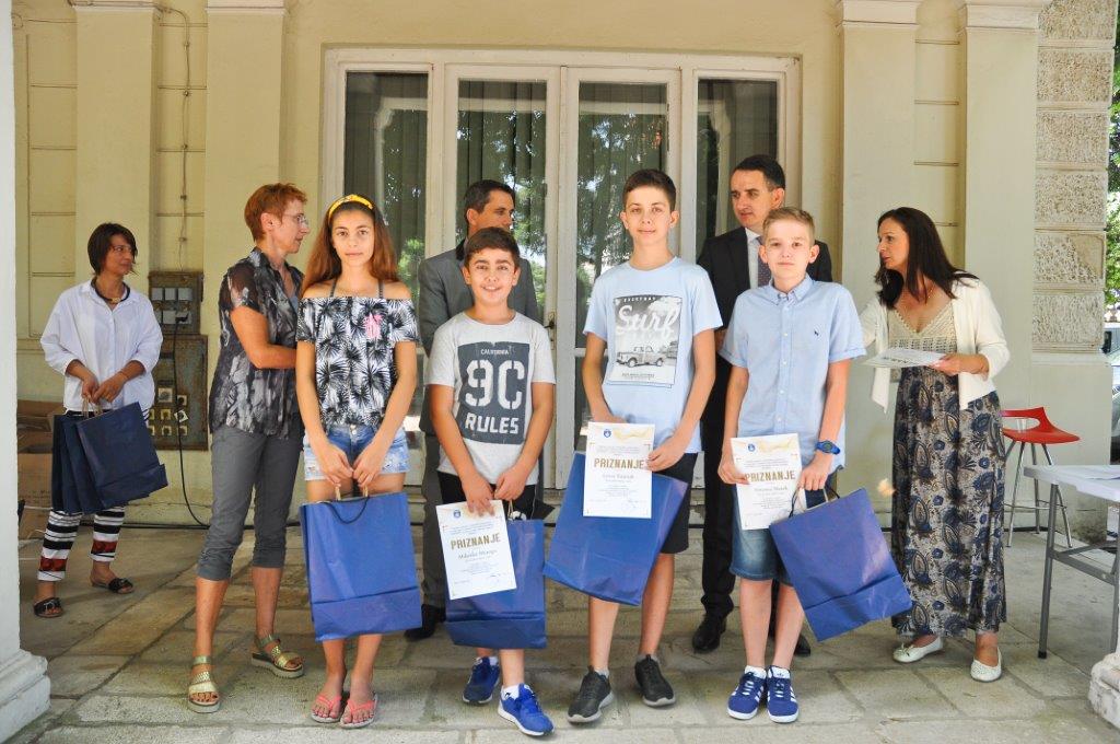 Zamjenik župana primio nagrađene učenike Zamjenik župana primio nagrađene učenike