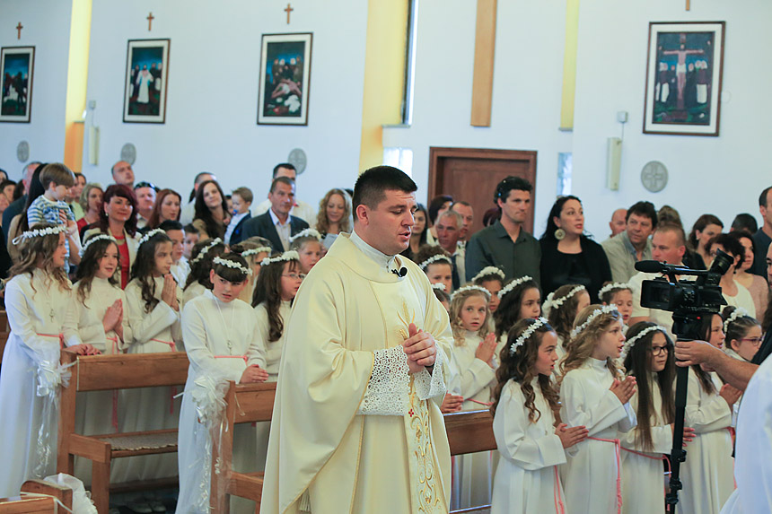 Bibinje: sakrament Prve pričesti, foto-L. Banić Bibinje: sakrament Prve pričesti, foto-L. Banić
