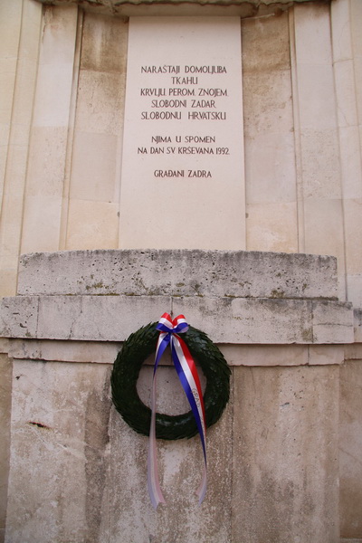 Polaganje lovorovog vijenca na spomen obilježje u povodu Dana antifašističke borbe Polaganje lovorovog vijenca na spomen obilježje u povodu Dana antifašističke borbe