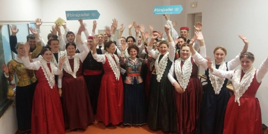 Večeras na Narodnom trgu nastupa KUD Zadarski Tanac Večeras na Narodnom trgu nastupa KUD Zadarski Tanac