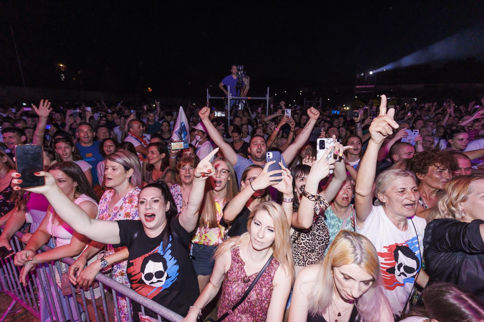 Mišo Kovač i prijatelji na Starom placu u Splitu Mišo Kovač i prijatelji na Starom placu u Splitu