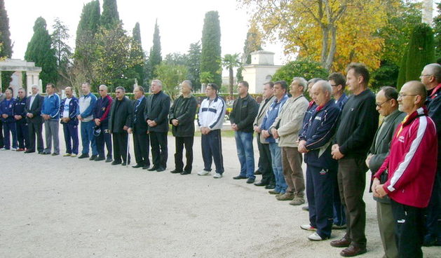 Gradsko groblje: Sudionici 15. SSNIDOR-a polazu vijence