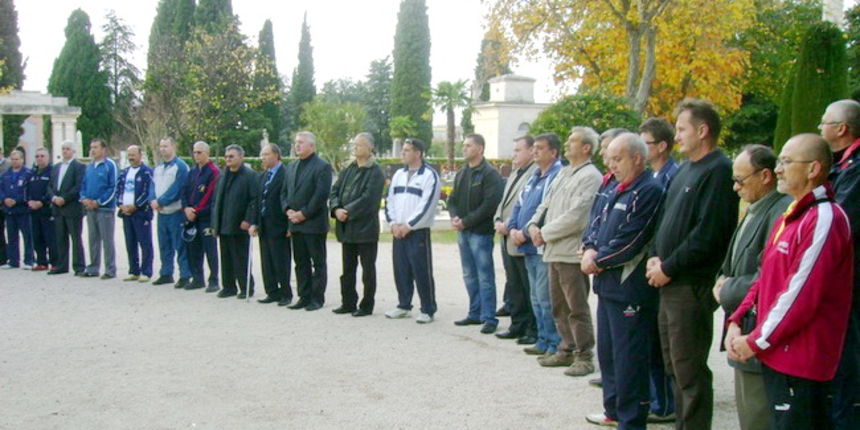 Gradsko groblje: Sudionici 15. SSNIDOR-a polazu vijence