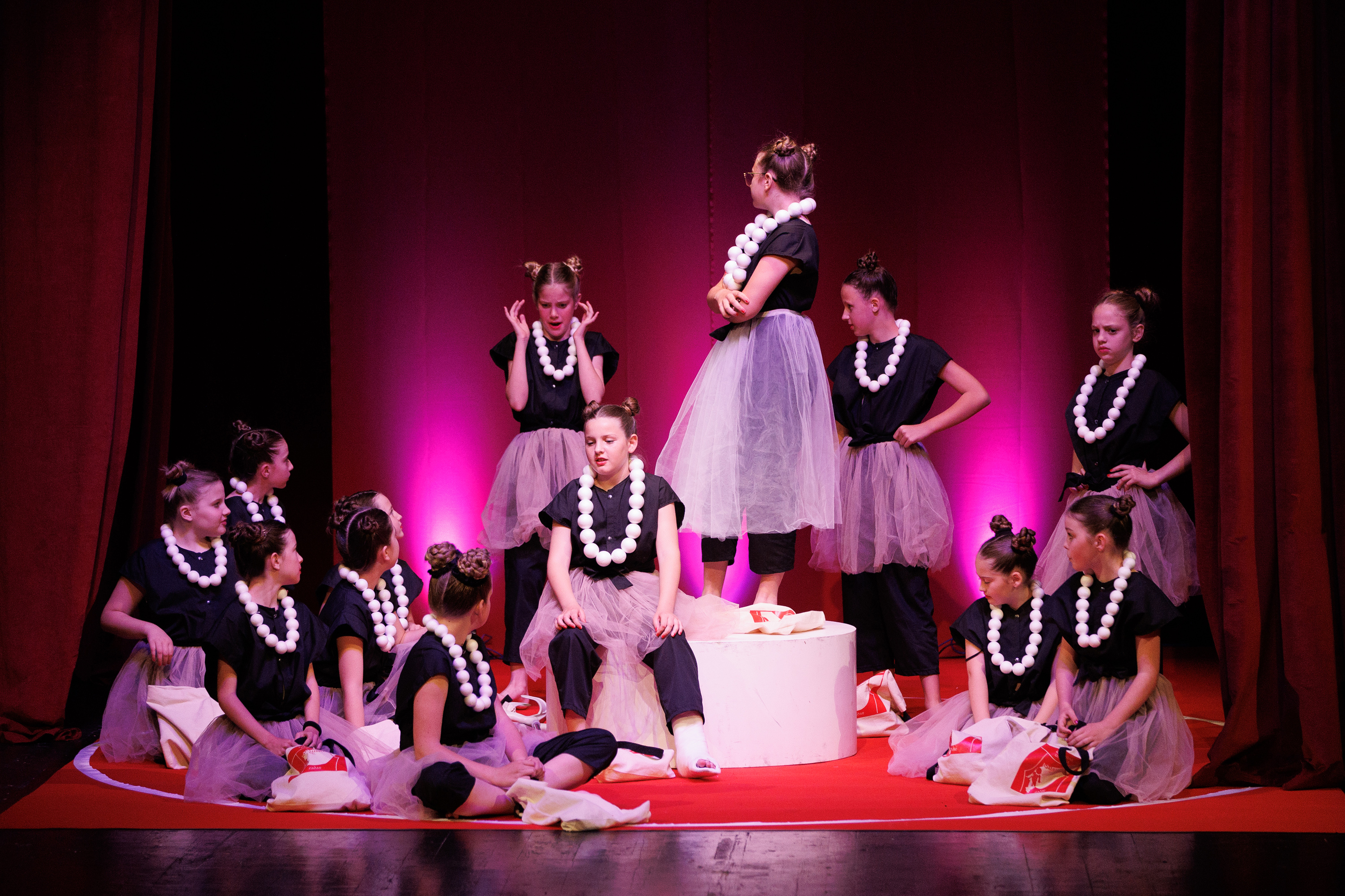 Igrajmo se: Zabranjeno mlađima od 15 strana A