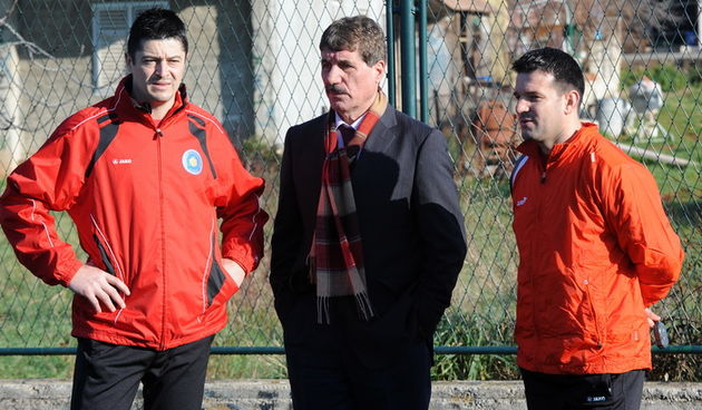 Zadar, 120111.
Danas su se na nogometnom stadionu Stanovi prije pocetka drugog djela Hrvatske nogometne lige okupili nogometasi Zadra i odradili prvi trening. Igracima su se obratili trener Zadra Dalibor Zebic, vanjski suradnik Reno Sinovcic i sportski di