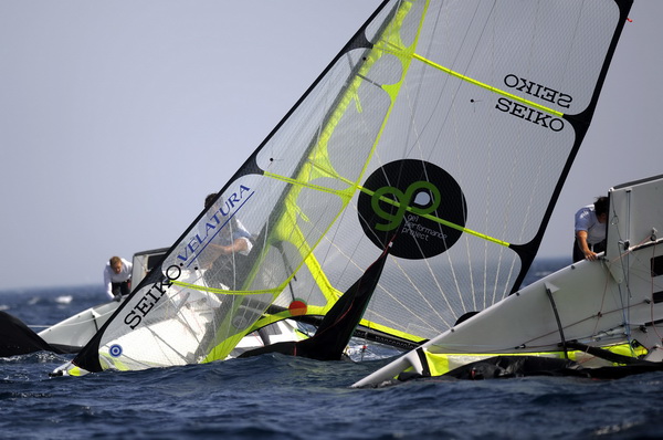 Zadar, 040909.
Europsko prvenstvo u jedrenju za klasu 49er 2009.
Dan kakav pravi jedrlicar moze samo pozeljeti. U zadarskom kanalu jugo preko 20 cvorova. jedrio se peti dan europskog prvenstva u jedrenju za klasu 49er. Odvozila su se cak 4 plova.
Na slici