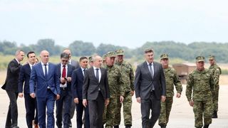 Plenković i Krstičević posjetili zračnu bazu Zemunik i protupožarnu eskadrilu Plenković i Krstičević posjetili zračnu bazu Zemunik i protupožarnu eskadrilu