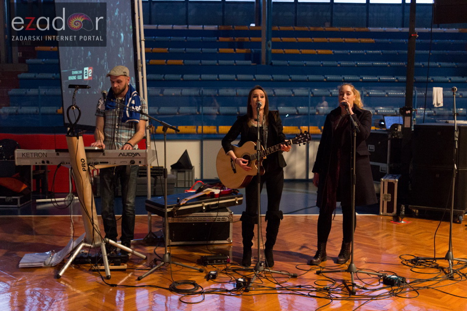 Humanitarno gledanje utakmice Zadar-Cibona u Jazinama Humanitarno gledanje utakmice Zadar-Cibona u Jazinama