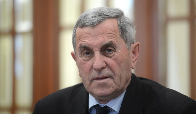 Zagreb, 200213.
Markov trg, Sabor.
Press konferencija nezavisnih kandidata na kojoj je Don Ivan Grubisic dao podrsku Ivici Vrkicu za mjesto gradolnacelnika Osijeka.
Na fotografiji: Ivan Grubisic.
Foto: Goran Mehkek / CROPIX